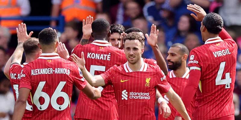 Câu Lạc Bộ Bóng Đá Liverpool có biệt danh là The Reds, bắt nguồn từ màu áo đỏ