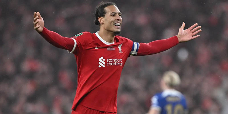 Virgil van Dijk đang là đầu tàu của câu lạc bộ bóng đá Liverpool