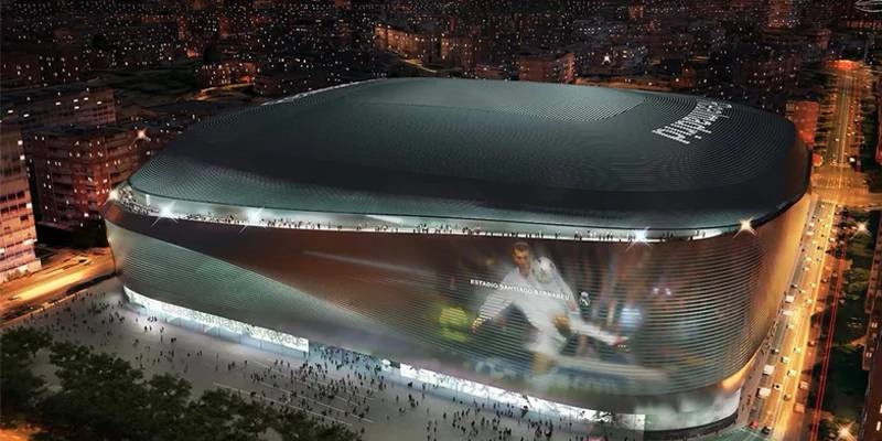 Sân Santiago Bernabeu của câu lạc bộ bóng đá Real Madrid luôn luôn cuồng nhiệt