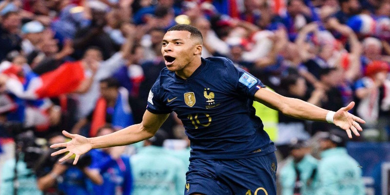 cầu thủ bóng đá mbappe thumb